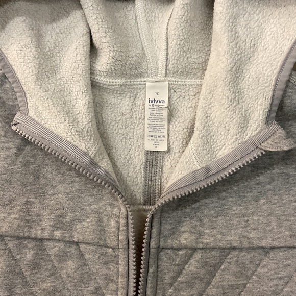 Ivivva Grey Quilted Full Zip Hoodie Thumb Holes Size 12 - Picture 3 of 7